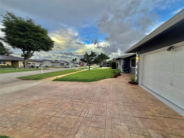 8404 SW 26th Street, Davie FL 33324