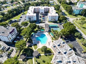 4000 NW 44th Ave 208, Lauderdale Lakes FL 33319