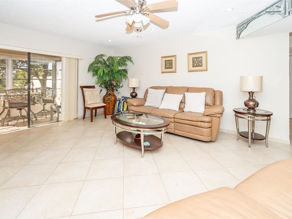 4000 NW 44th Ave 208, Lauderdale Lakes FL 33319