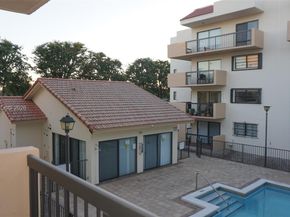 995 SW 84th Avenue 218, Miami FL 33144