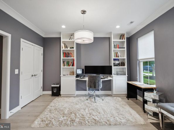 141 Center Street S 6, Vienna VA 22180