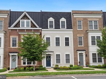 141 Center Street S