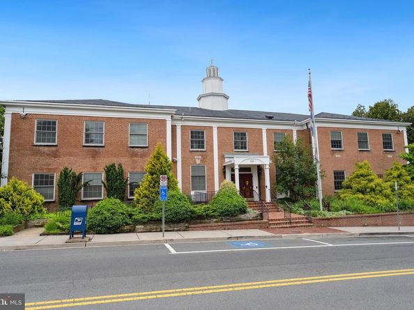 141 Center Street S 6, Vienna VA 22180