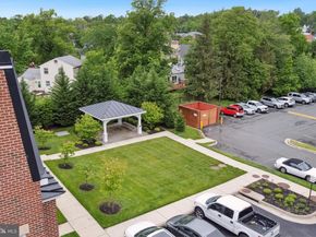 141 Center Street S 6, Vienna VA 22180