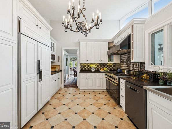 320 1/2 Mansion Drive, Alexandria VA 22302