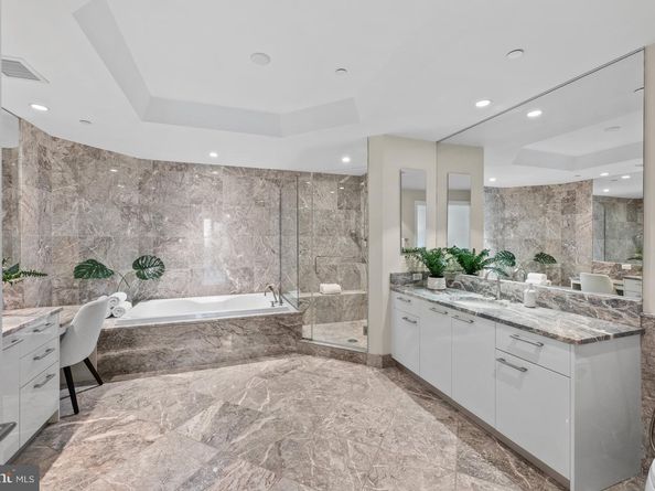 1881 N Nash Street 607, Arlington VA 22209