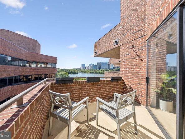 1015 33rd Street NW 809, Washington DC 20007