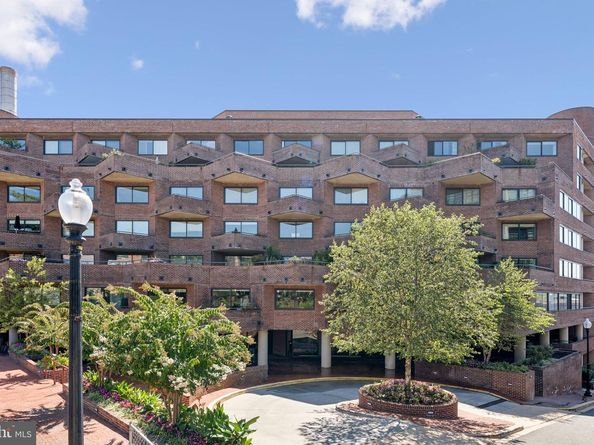 1015 33rd Street NW 809, Washington DC 20007