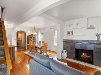 2515 17TH Street NE