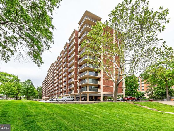 1300 Army Navy Drive 124, Arlington VA 22202