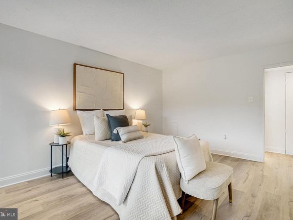 1300 Army Navy Drive 124, Arlington VA 22202