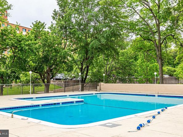 1300 Army Navy Drive 124, Arlington VA 22202