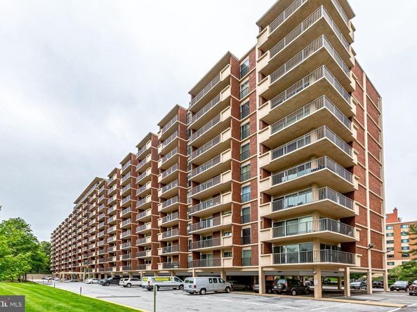 1300 Army Navy Drive 124, Arlington VA 22202