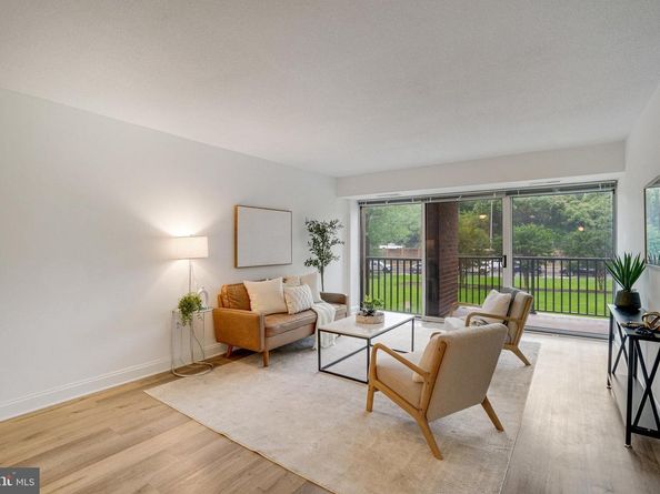 1300 Army Navy Drive 124, Arlington VA 22202