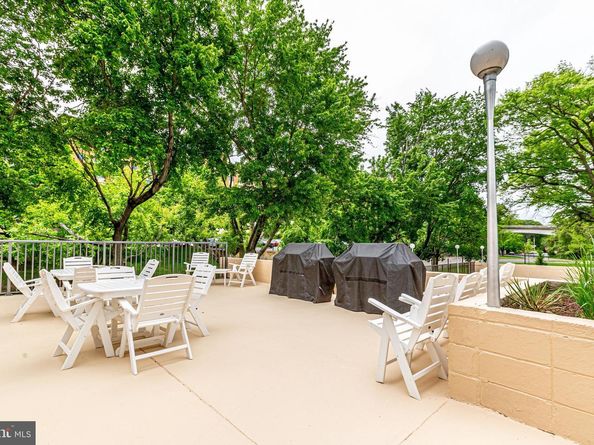 1300 Army Navy Drive 124, Arlington VA 22202