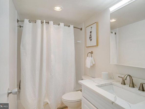 1300 Army Navy Drive 124, Arlington VA 22202