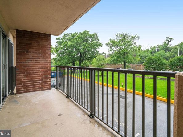 1300 Army Navy Drive 124, Arlington VA 22202