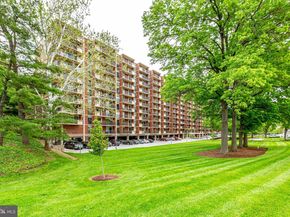 1300 Army Navy Drive 124, Arlington VA 22202