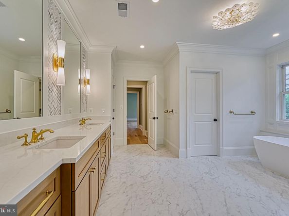 4740 34TH Road N, Arlington VA 22207