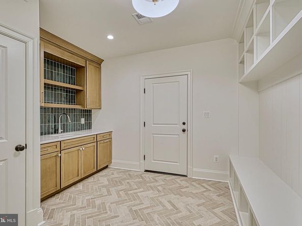 4740 34TH Road N, Arlington VA 22207