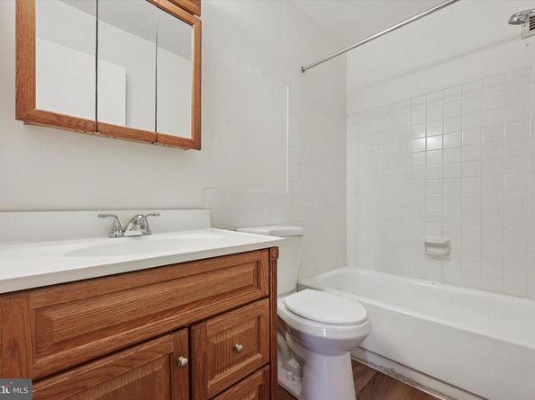 6100 Henry Avenue 7D, Philadelphia PA 19128