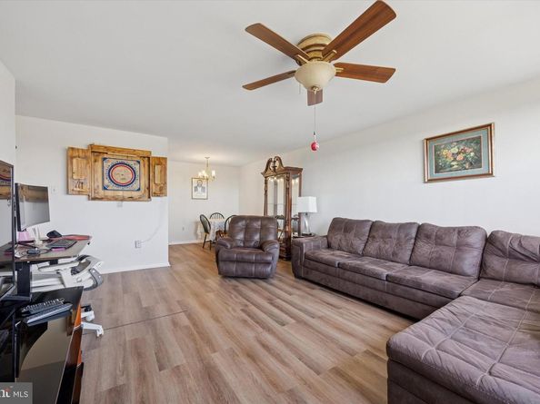 6100 Henry Avenue 7D, Philadelphia PA 19128
