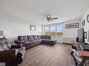 6100 Henry Avenue 7D, Philadelphia PA 19128
