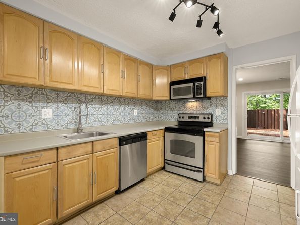 2240 Southgate Square, Reston VA 20191