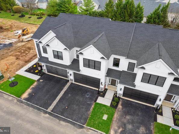 514 Fullerton Farm Court 18, Chalfont PA 18914