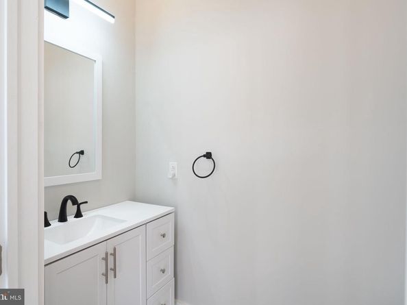 2701 W Glenwood Avenue, Philadelphia PA 19121