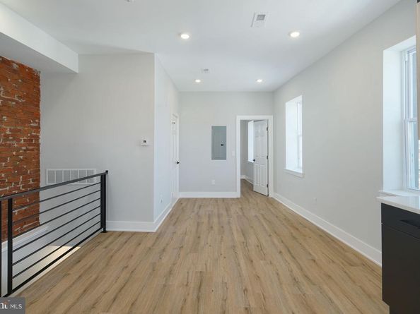 2701 W Glenwood Avenue, Philadelphia PA 19121