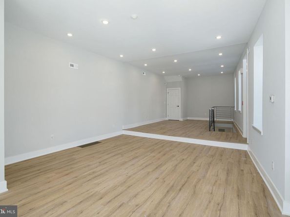 2701 W Glenwood Avenue, Philadelphia PA 19121