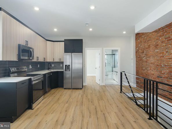 2701 W Glenwood Avenue, Philadelphia PA 19121