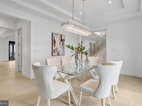 6820 Broyhill Street, Mclean VA 22101