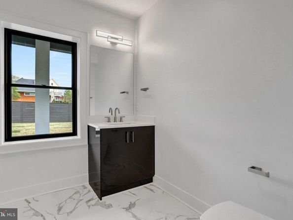 6820 Broyhill Street, Mclean VA 22101