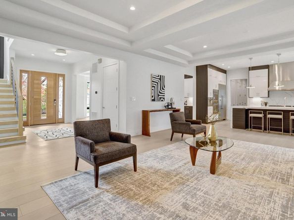 6820 Broyhill Street, Mclean VA 22101
