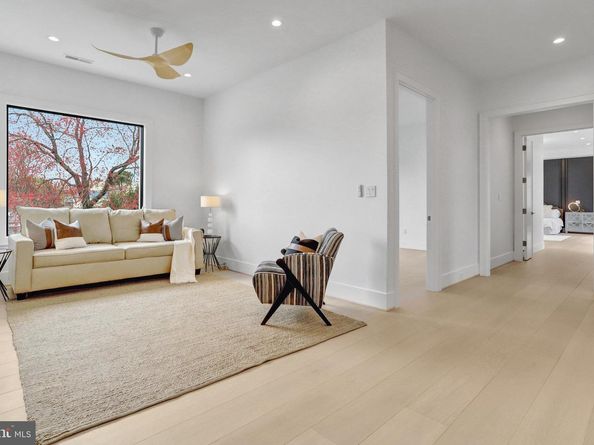 6820 Broyhill Street, Mclean VA 22101