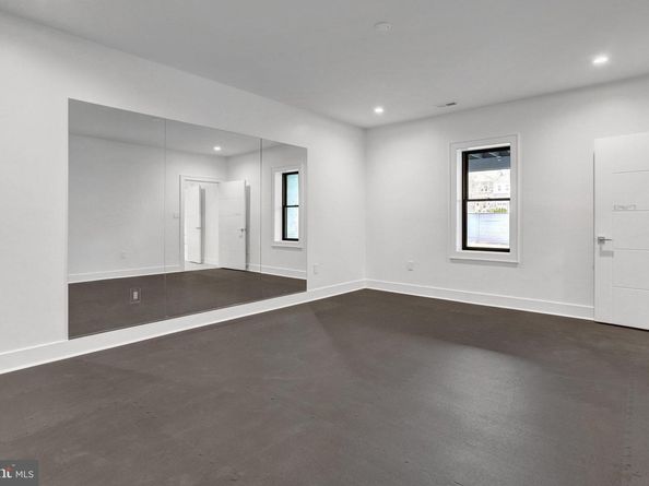6820 Broyhill Street, Mclean VA 22101