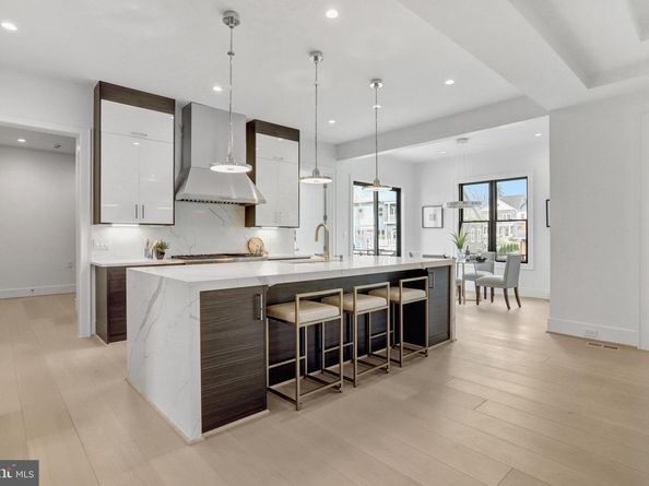 6820 Broyhill Street, Mclean VA 22101