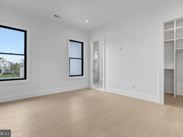 6820 Broyhill Street, Mclean VA 22101