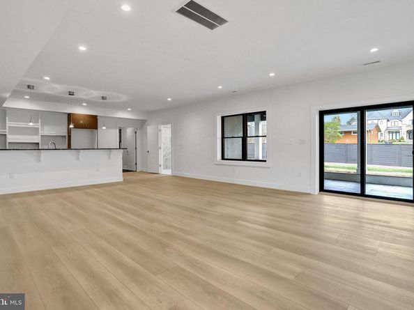6820 Broyhill Street, Mclean VA 22101