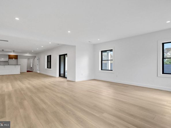6820 Broyhill Street, Mclean VA 22101