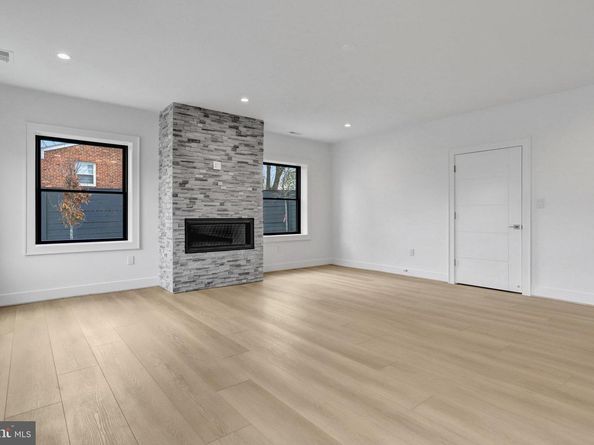 6820 Broyhill Street, Mclean VA 22101