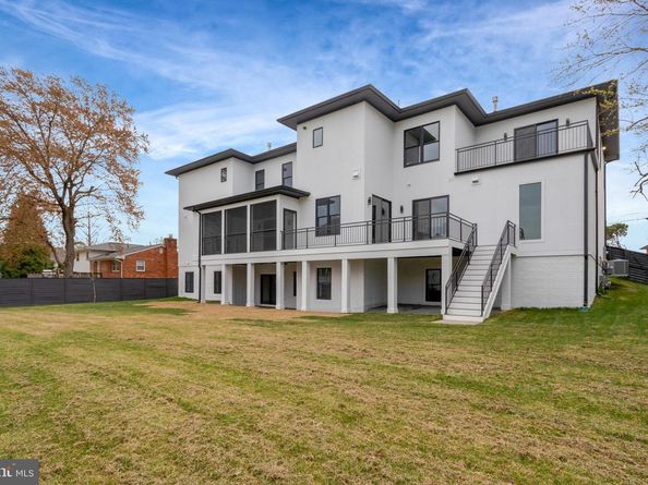 6820 Broyhill Street, Mclean VA 22101