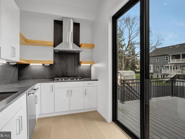 6820 Broyhill Street, Mclean VA 22101