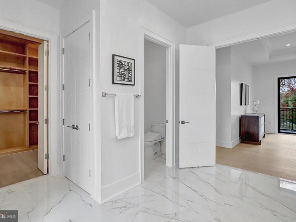 6820 Broyhill Street, Mclean VA 22101