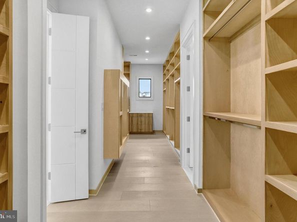 6820 Broyhill Street, Mclean VA 22101