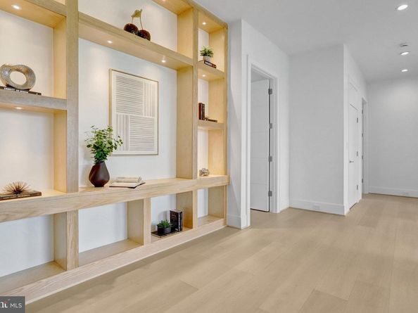 6820 Broyhill Street, Mclean VA 22101