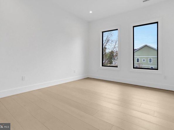 6820 Broyhill Street, Mclean VA 22101