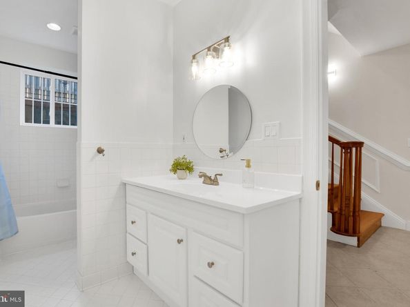 1615 S Oakland Street, Arlington VA 22204